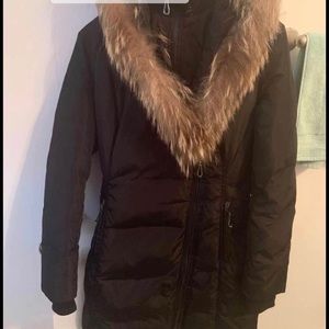 Very nice coat in very good condition. it's too big for me